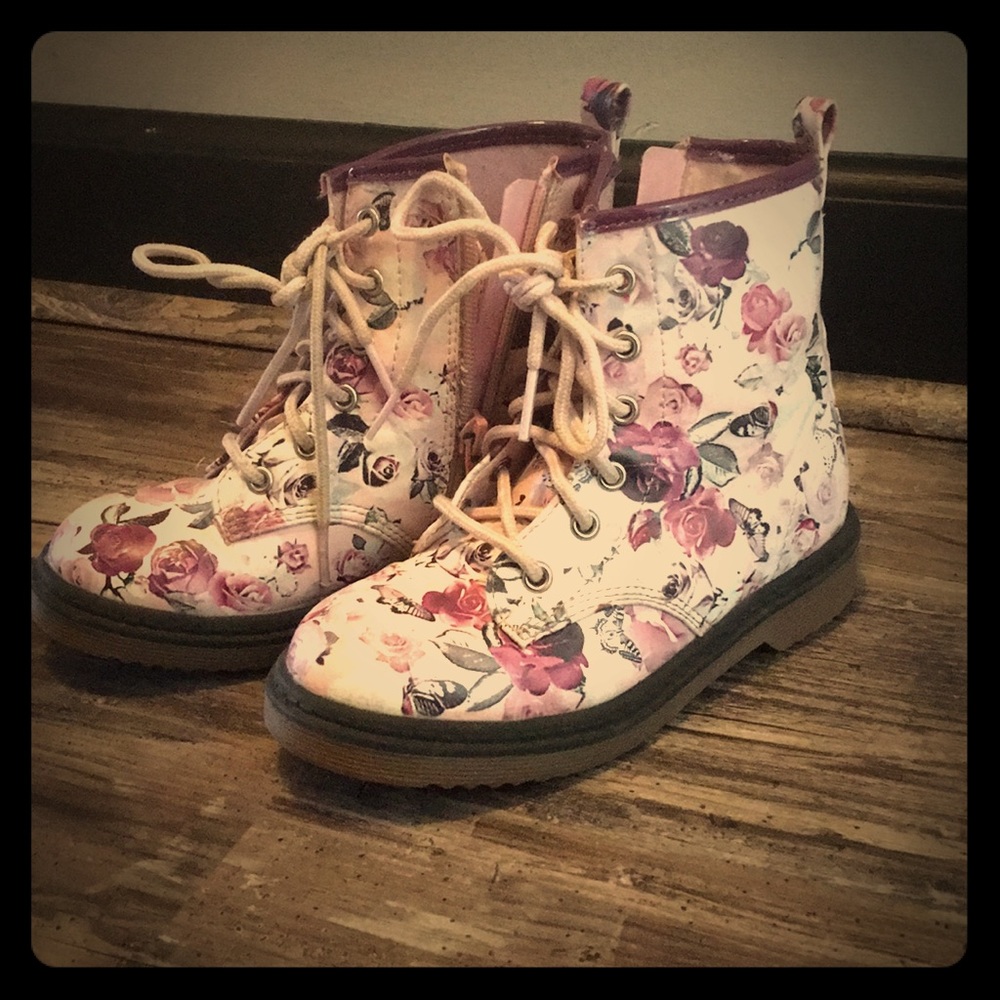 Girls boots